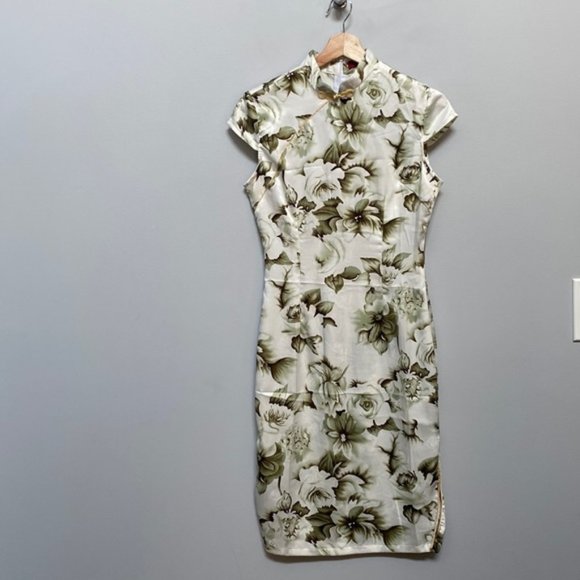 Dresses & Skirts - Floral Silk Cap Sleeve Midi Dress Size S
